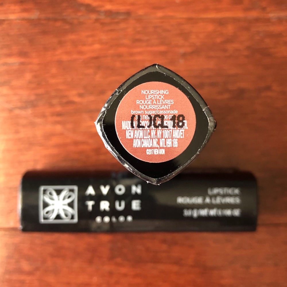 New and sealed Avon true color lipstick